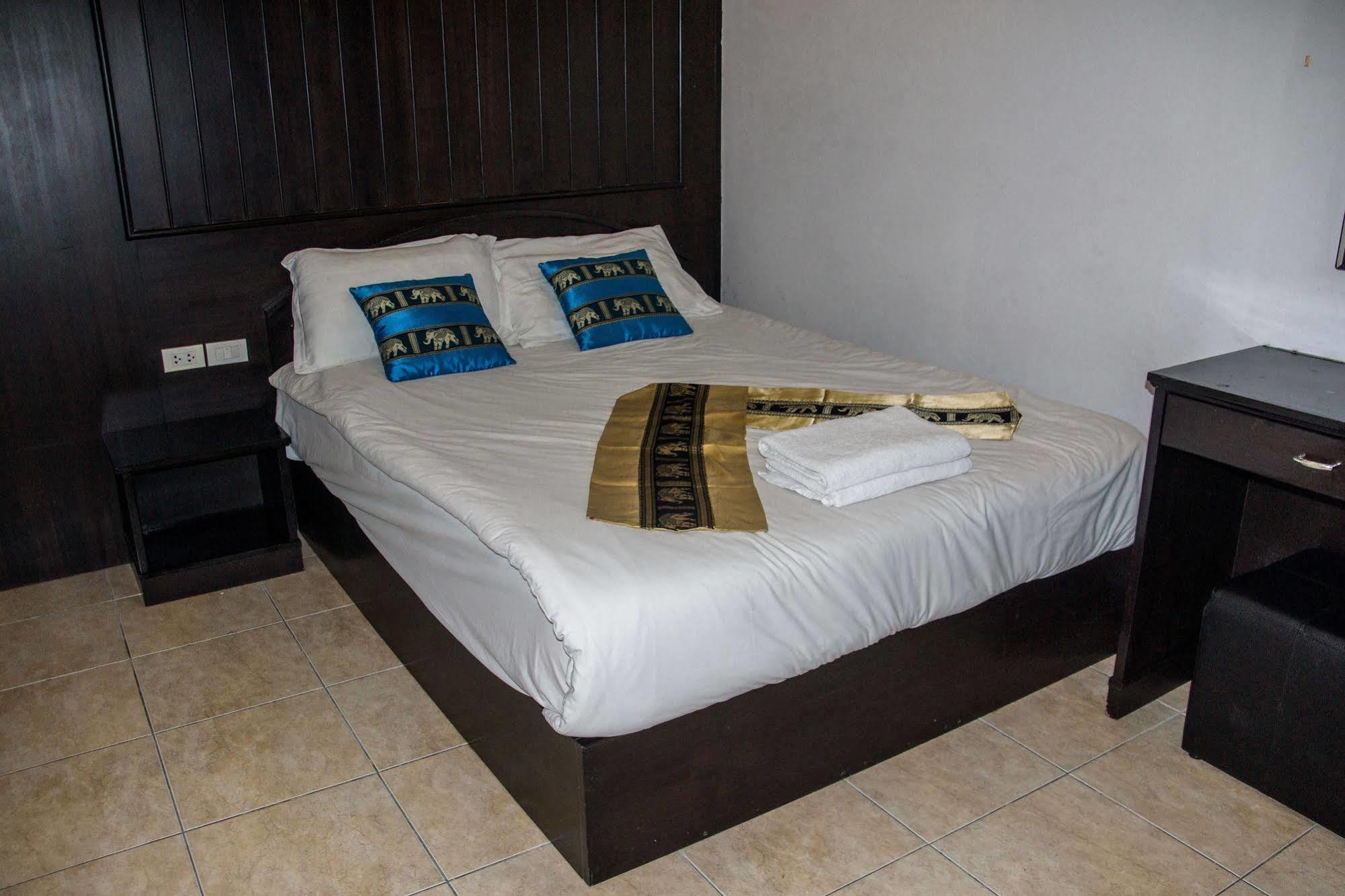 Patong Bay Guesthouse Экстерьер фото